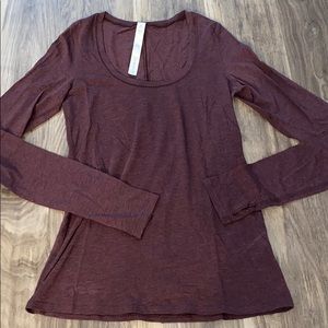 Lulu lemon burgundy t shirt